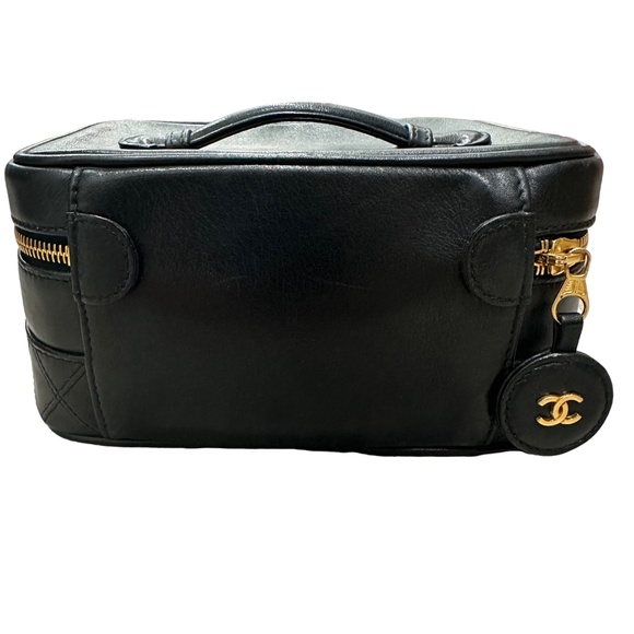 CHANEL Black Calfskin Duo-tone Vanity Bag - Picture 4 of 9